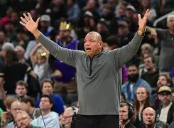 包含从转折点洛杉矶快船回应争议到密尔沃基雄鹿临场应变备战NBA季后赛,转会期马赛调整名单以备欧冠的词条 包含从转折点洛杉矶快船回应争议到密尔沃基雄鹿临场应变备战NBA季后赛,转会期马赛调整名单以备欧冠的词条